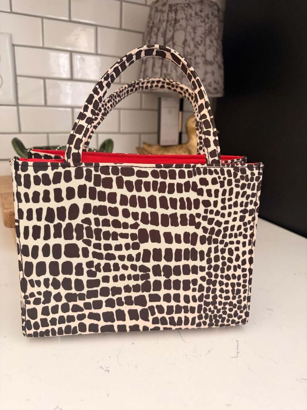 Unbranded Black and White Geometric Pattern Tote Handbag with Red Lining